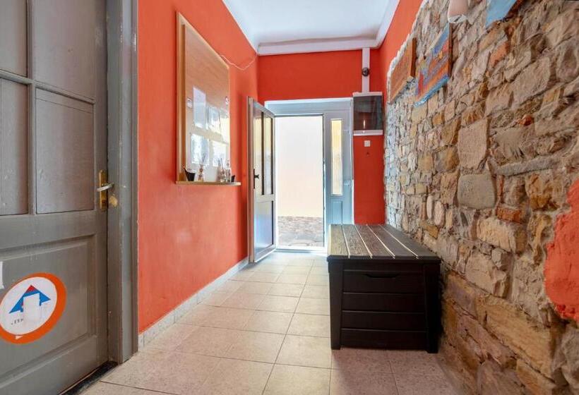 اتاق استاندارد یک تخته با سرویس بهداشتی مشترک, Hostel Martin