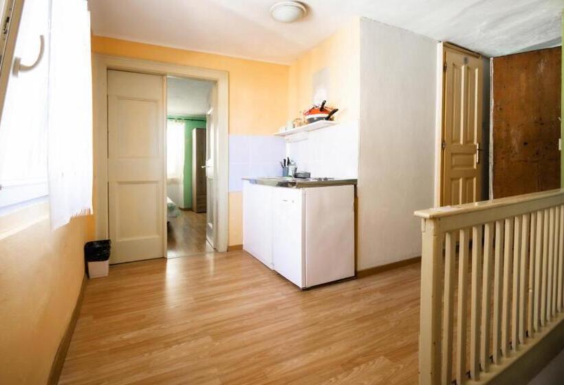 اتاق استاندارد یک تخته با سرویس بهداشتی مشترک, Hostel Martin