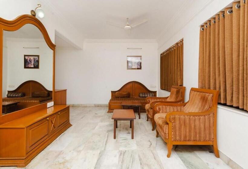 デラックススイート, Galaxy Opp Surat Railway Station