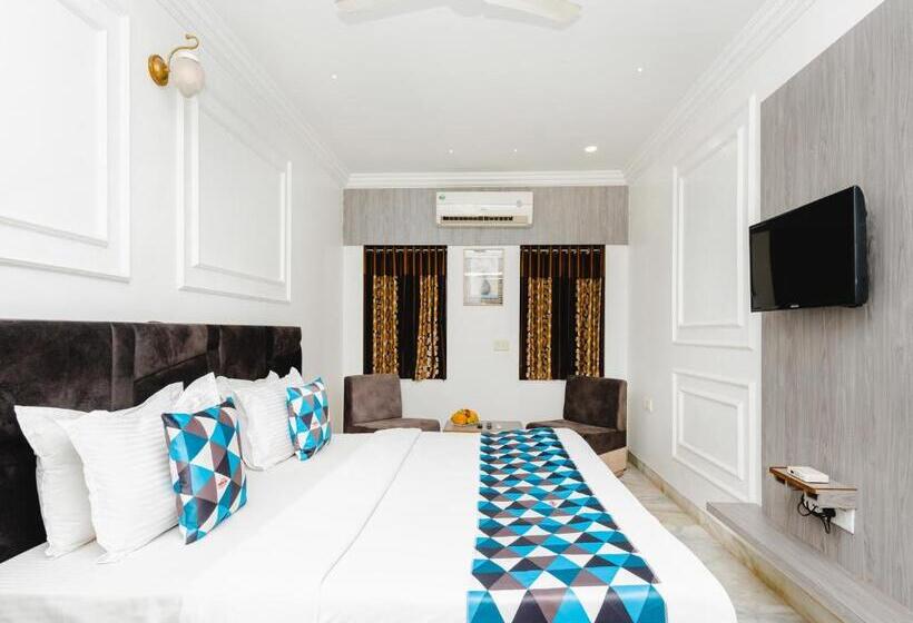 スーペリアールーム, Galaxy Opp Surat Railway Station