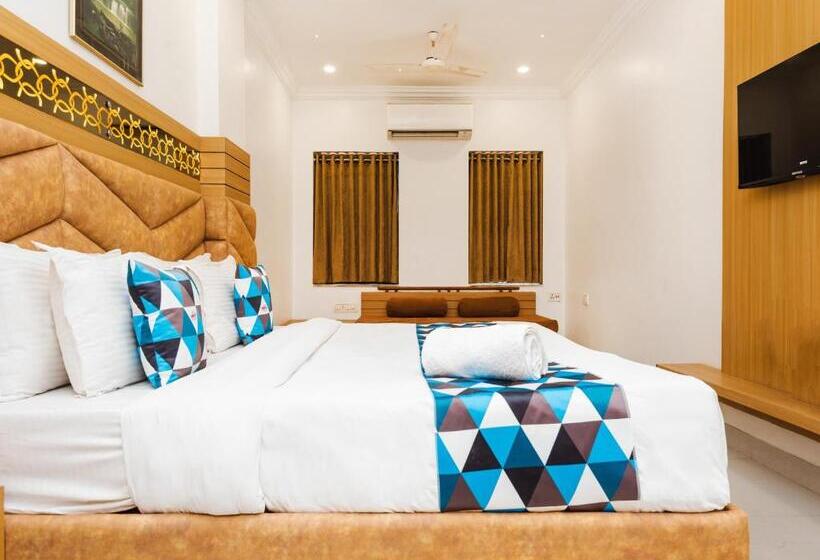 スーペリアールーム, Galaxy Opp Surat Railway Station