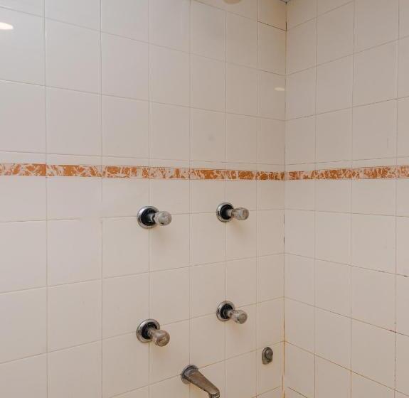 デラックスルーム, Galaxy Opp Surat Railway Station