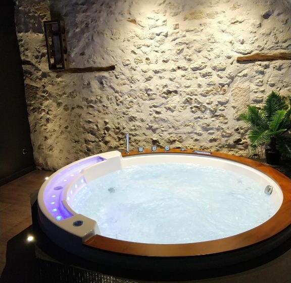 자쿠지 스위트, Love Suites & Spa Le Chai Avec Lit Rond