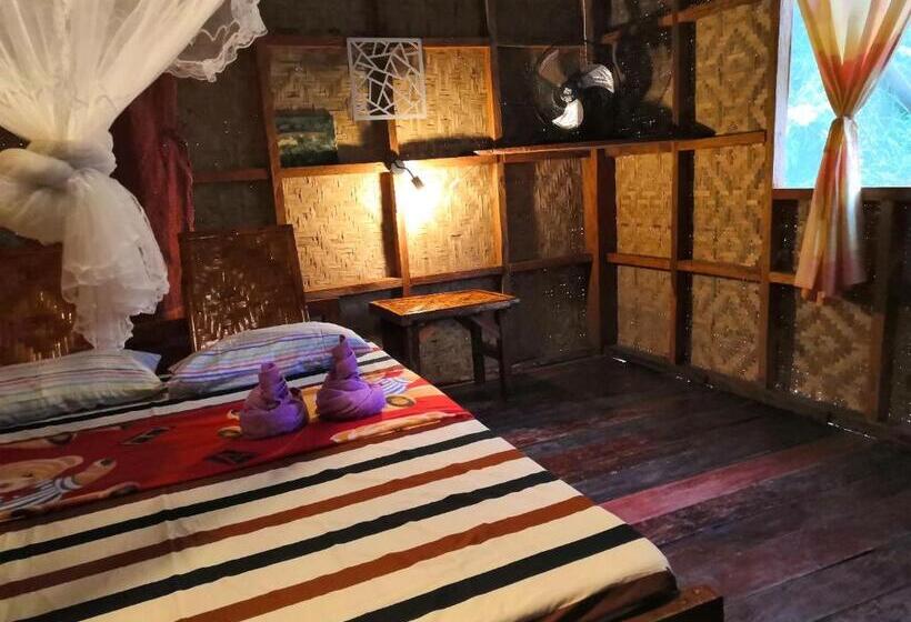 Deluxe room with river view, Nuts Huts