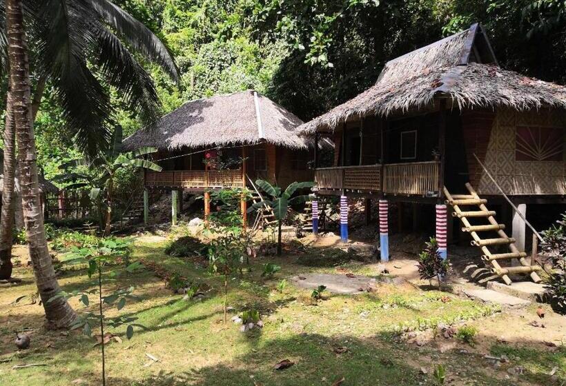 اتاق استاندارد با بالکن, Nuts Huts