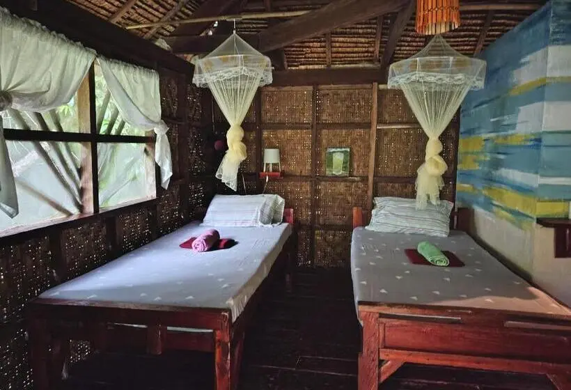 Habitación Estándar con Balcón, Nuts Huts