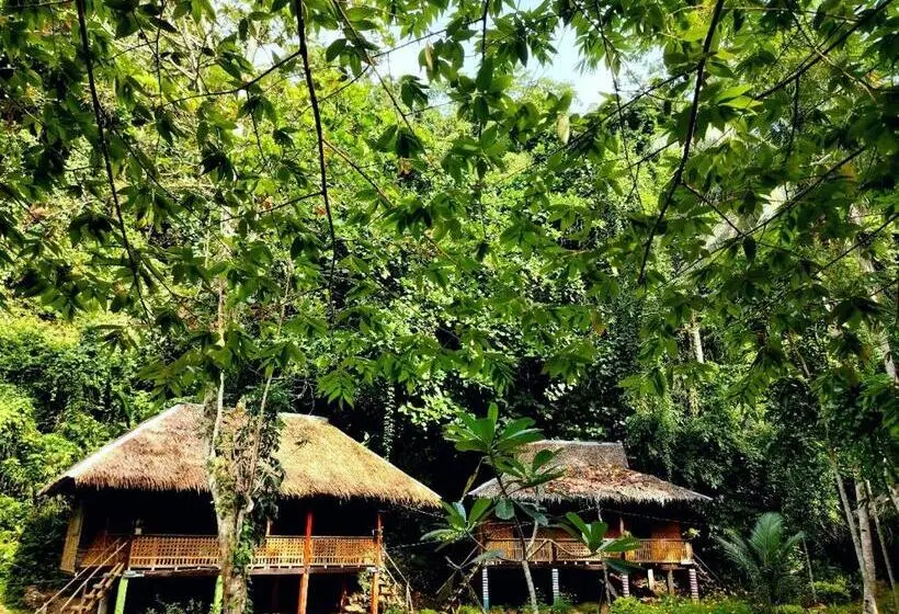 Habitación Triple Estándar con Balcón, Nuts Huts