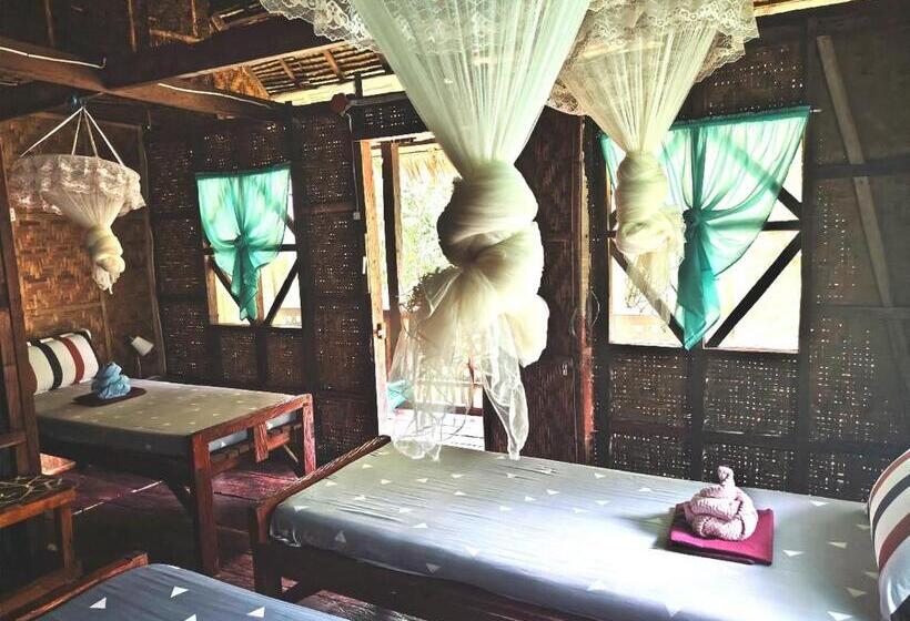 اتاق استاندارد سه تخته با بالکن, Nuts Huts