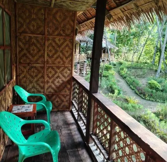 Habitación Triple Estándar con Balcón, Nuts Huts