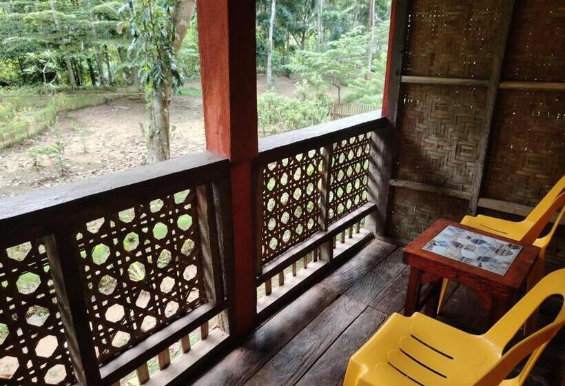 اتاق استاندارد با بالکن, Nuts Huts