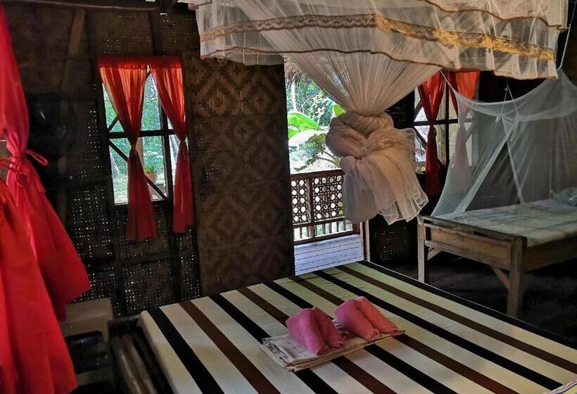اتاق استاندارد با بالکن, Nuts Huts