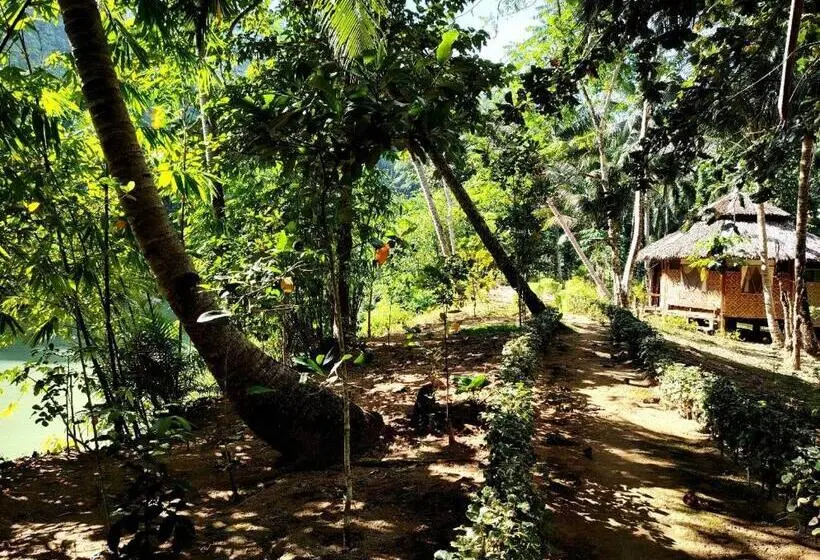 Habitación Familiar, Nuts Huts