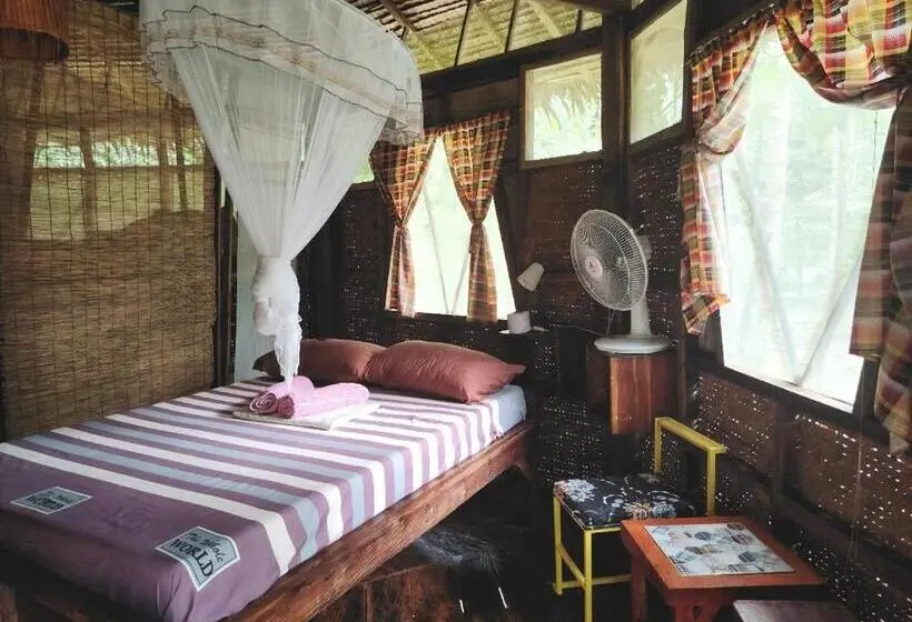 Habitación Familiar, Nuts Huts