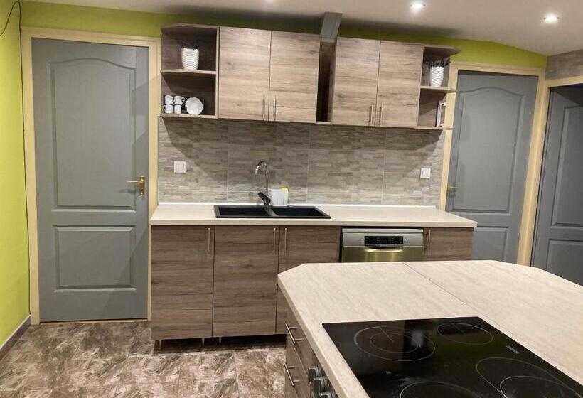 1 Bedroom Apartment Lake View, Gólya Tó Vendégház