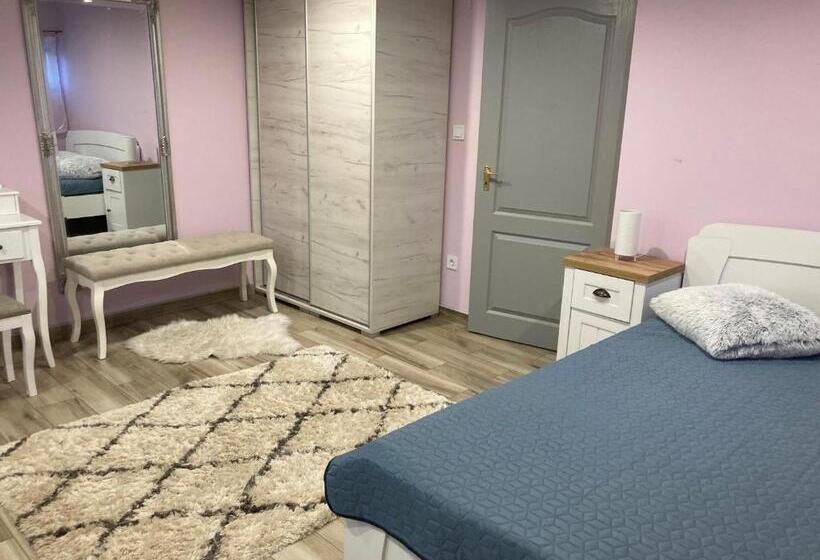 1 Bedroom Apartment Lake View, Gólya Tó Vendégház