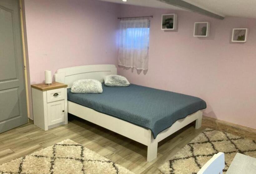 1 Bedroom Apartment Lake View, Gólya Tó Vendégház