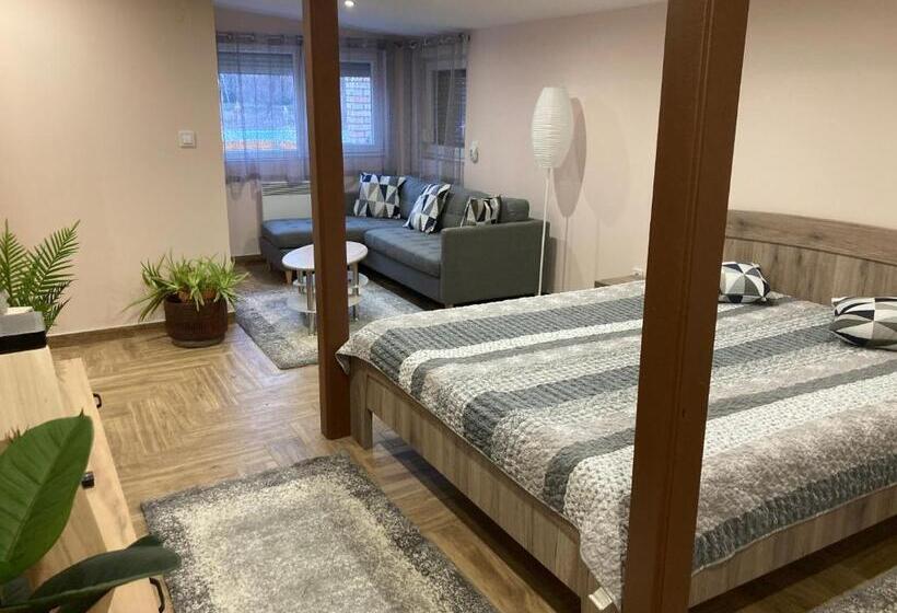 1 Bedroom Apartment Lake View, Gólya Tó Vendégház