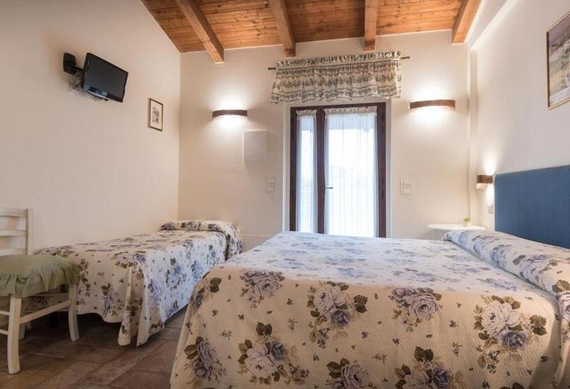 חדר סטנדרט לשלושה, Rosa Di Assisi