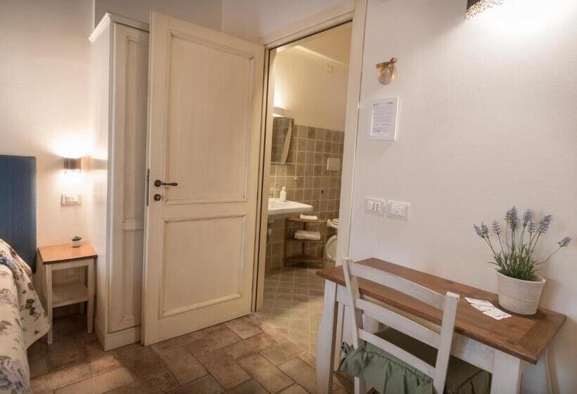 חדר סטנדרט לשלושה, Rosa Di Assisi