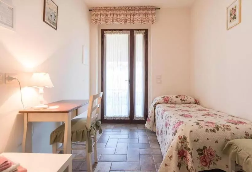 اتاق استاندارد یک نفره, Rosa Di Assisi