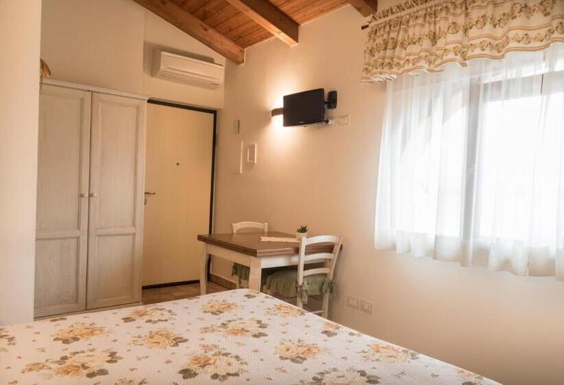 חדר סטודיו סטנדרד, Rosa Di Assisi