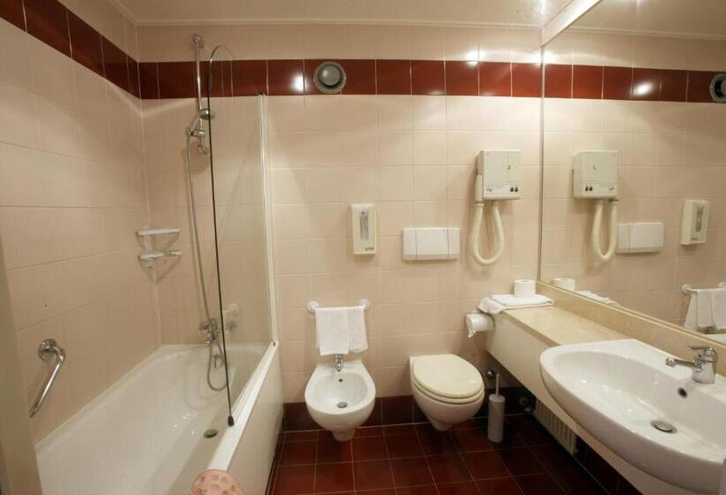 اتاق استاندارد سه نفره, Etoile Du Nord