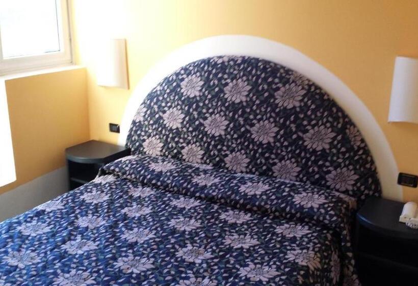 اتاق استاندارد سه نفره, Etoile Du Nord