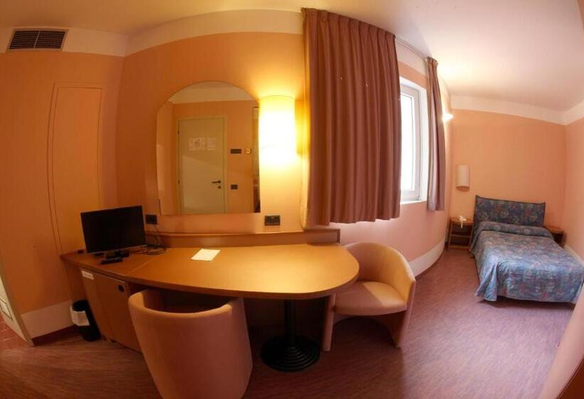 اتاق اکونومی یک تخته, Etoile Du Nord