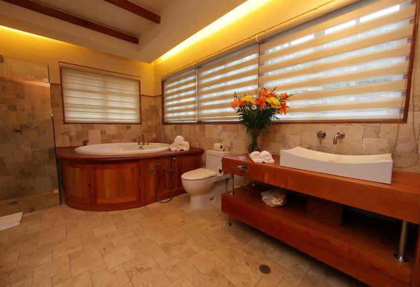 스위트 킹사이즈 침대, Finca Lerida Coffee Plantation And Boutique