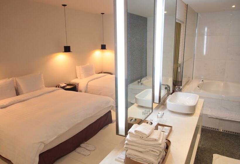 Quarto deluxe, Grammos