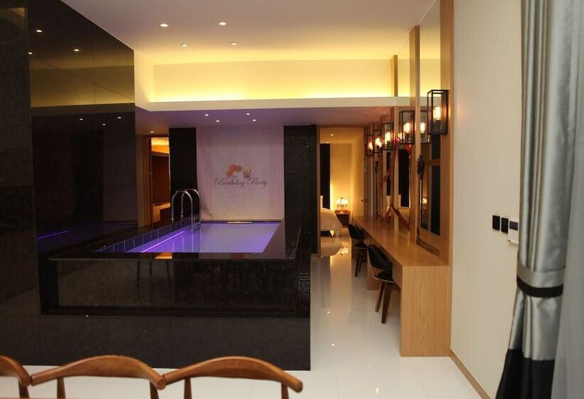 Suite Familiar, Grammos