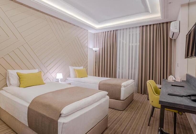 اتاق اکونومی, Kaleli