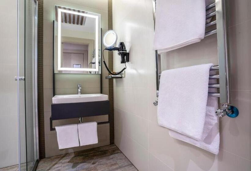 اتاق اکونومی, Kaleli