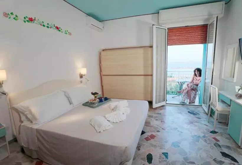 景色の見えるスタンダード４人部屋, La Perla