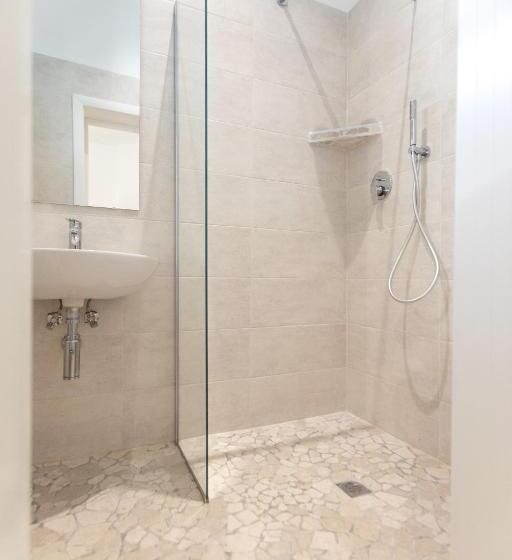 اتاق استاندارد با بالکن, La Perla