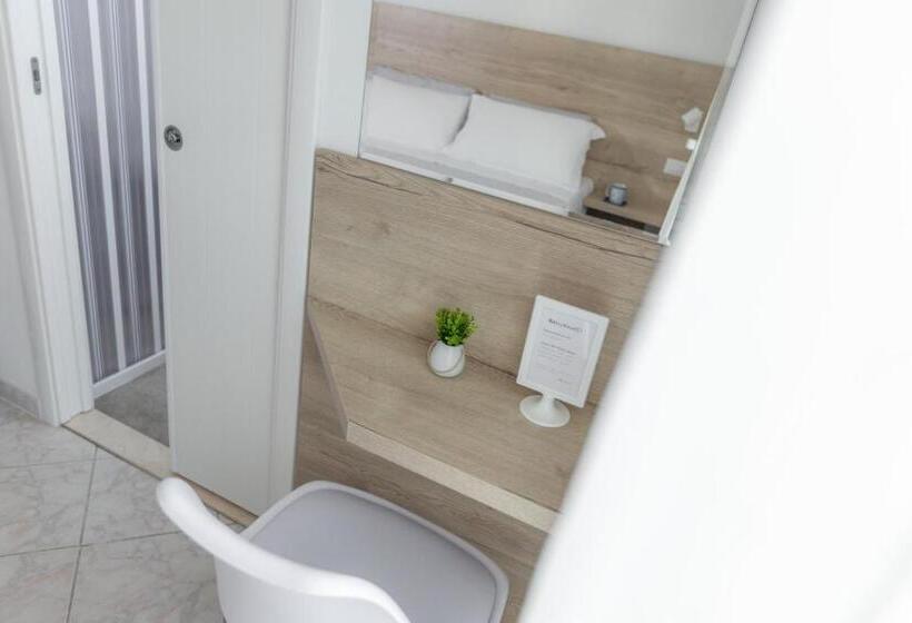 اتاق استاندارد سه تخته با بالکن, La Perla