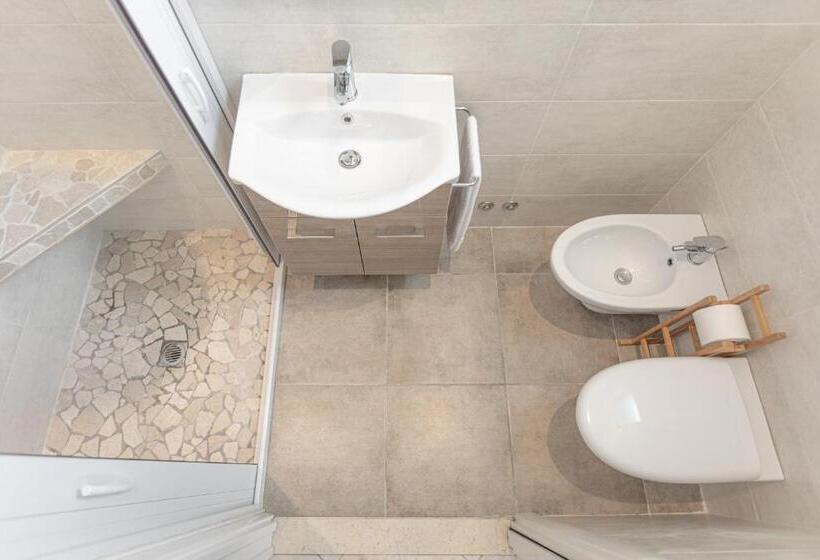 اتاق استاندارد سه تخته با بالکن, La Perla