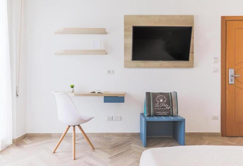 اتاق لوکس با چشم‌انداز دریا, La Perla