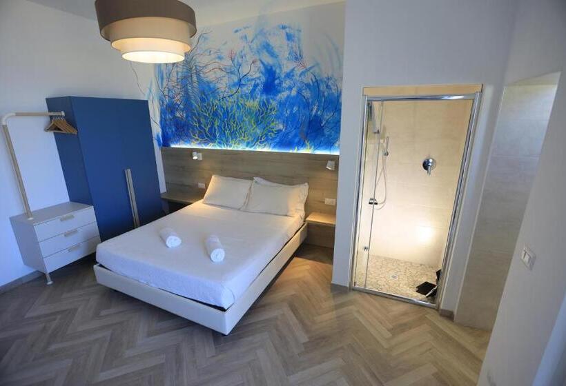 اتاق لوکس با چشم‌انداز دریا, La Perla