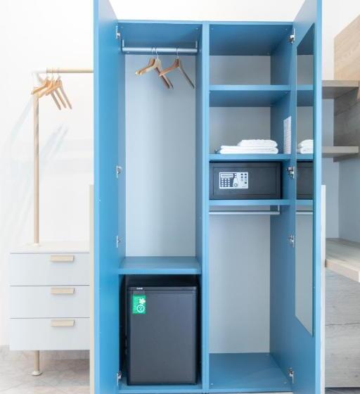 اتاق خانوادگی با چشم‌انداز دریا, La Perla