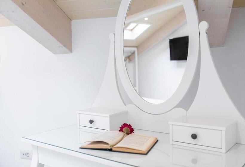 اتاق استاندارد, La Perla