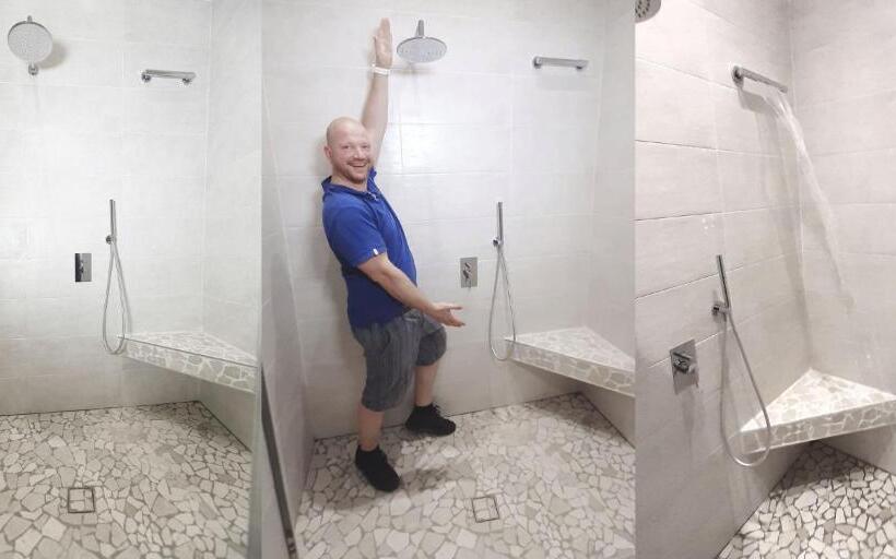 اتاق لوکس, La Perla