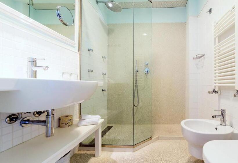 غرفة قياسية مطلّة علي البحر, Luxor Cattolica Beach