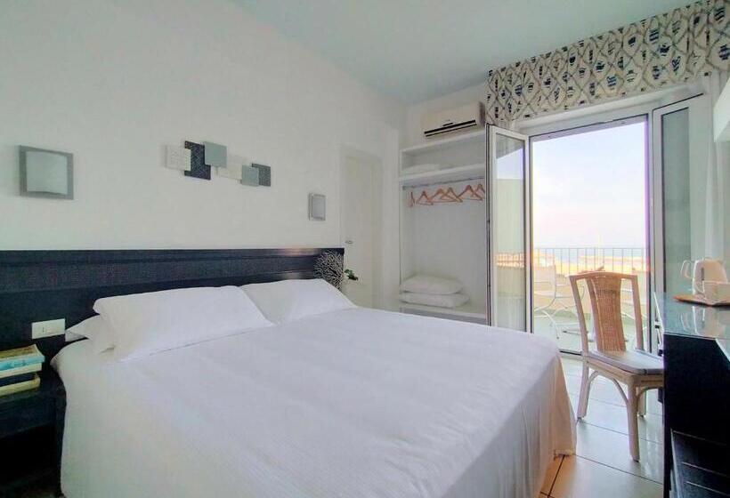 اتاق استاندارد با چشم‌انداز دریا, Luxor Cattolica Beach