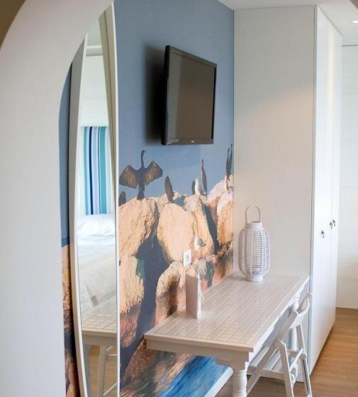 جناح جونيور مطلّ علي البحر, Luxor Cattolica Beach