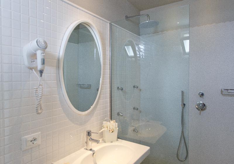 جناح جونيور مطلّ علي البحر, Luxor Cattolica Beach