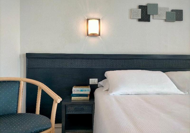 غرفة قياسية مطلّة علي البحر, Luxor Cattolica Beach