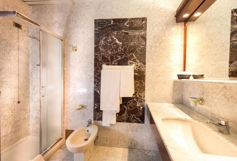 غرفة قياسية ثلاثية, Miro