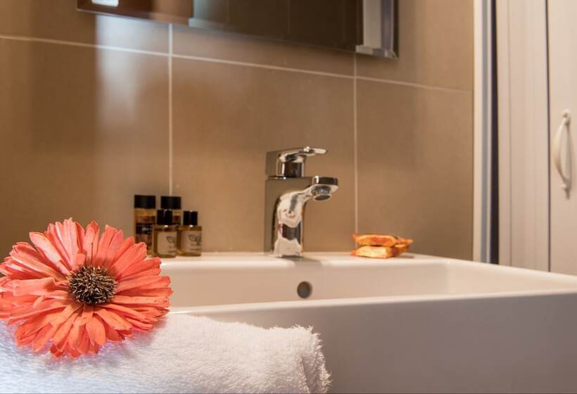 Номер Стандарт Трехместный, Rema