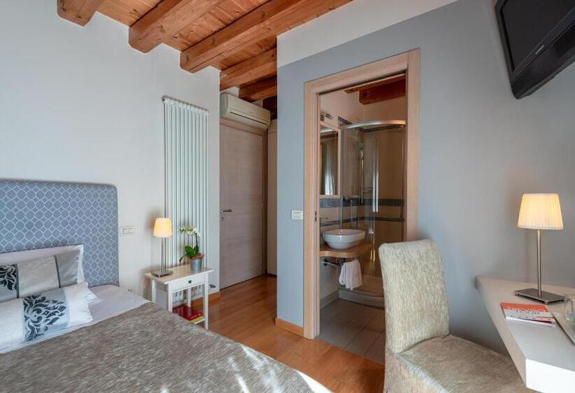 اتاق استاندارد یک نفره, Rovere